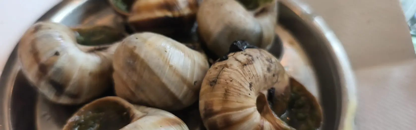 Kā pareizi Parīzē ēst gliemežus?