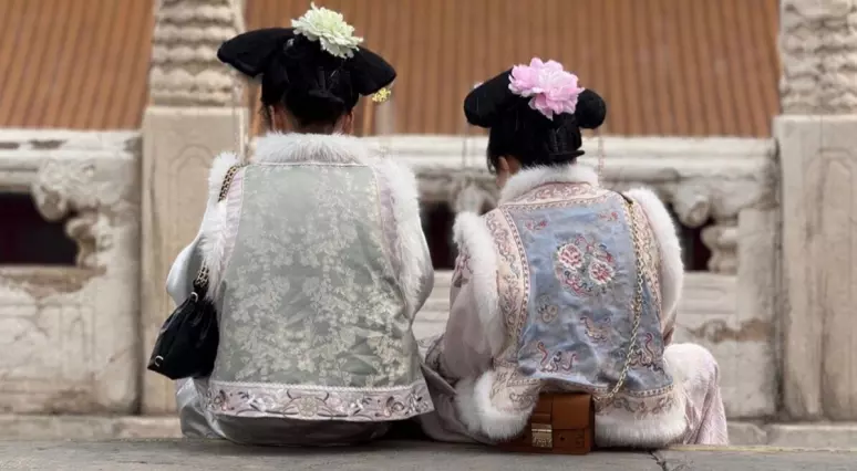 你好中国 jeb sveika, Ķīna! (AVIO)