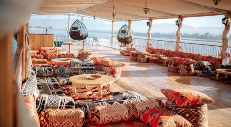 Ar burulaivu pa Nīlu